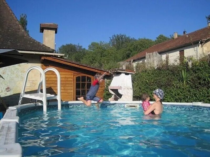 Beautiful House with Pool & Spring, 15 Mins from Airport, 10 Mins Bergerac Town