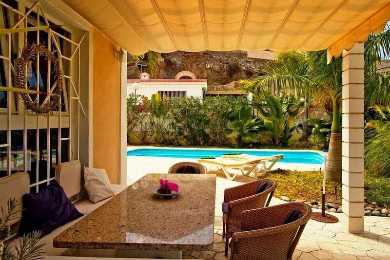 Villa Tauro, detached with solar / electric heated pool and garden