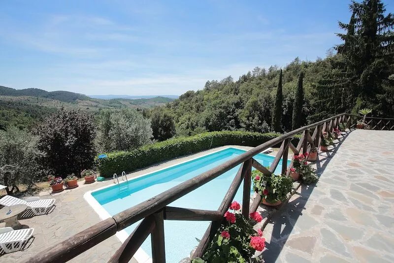 Farmhouse in the hills with panoramic view and swimming pool