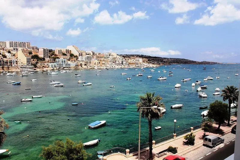 Blue Harbour 1 – Seafront Holiday 2-bedroom Apartment with terrace St Paul’s Bay