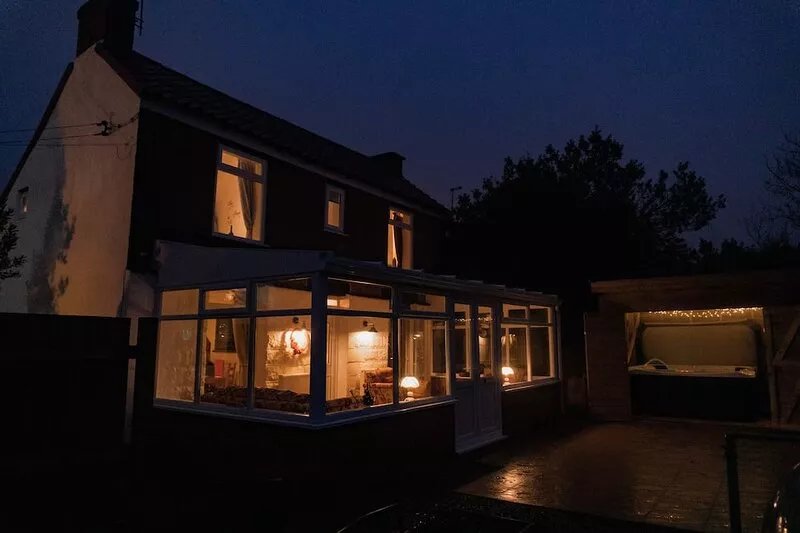 Pet Friendly Hot Tub Luxury Cottage near Withernsea and Patrington