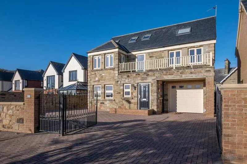 No 1, Twin Palms - Four Bedroom House, Sleeps 8