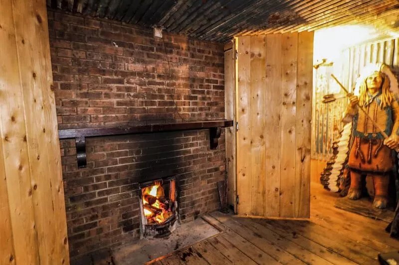 APACHE FALLS LODGE, pet friendly, with a garden in Castlerock