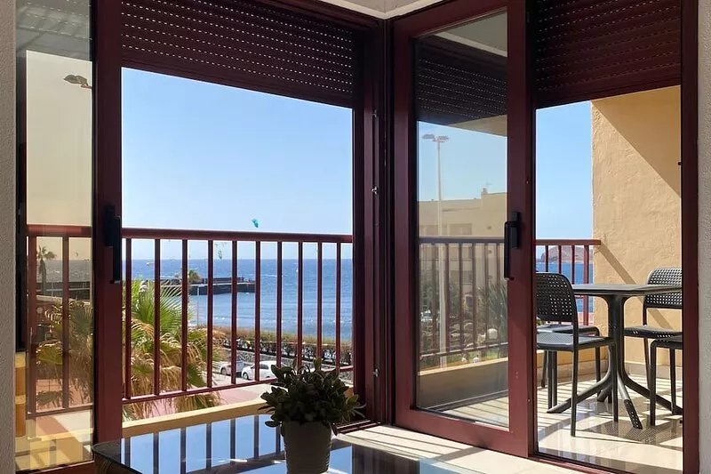 First line beach, free WIFI, air conditioning and garage #