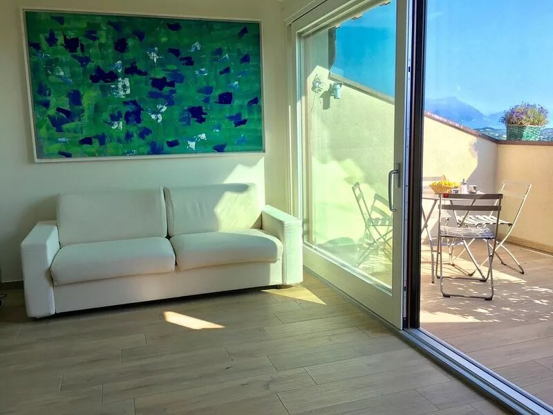 New Loft with beautiful lake view