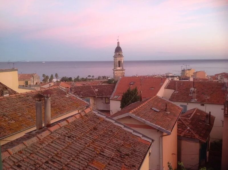 Apartment With Sea Views Located In The Old Part Of Menton. Unique Well Equipped