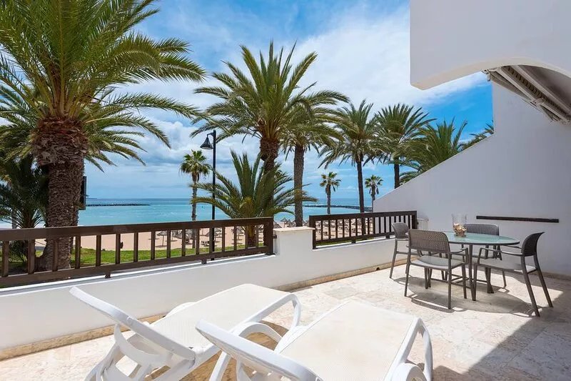 Directly on the beach, large pool area included