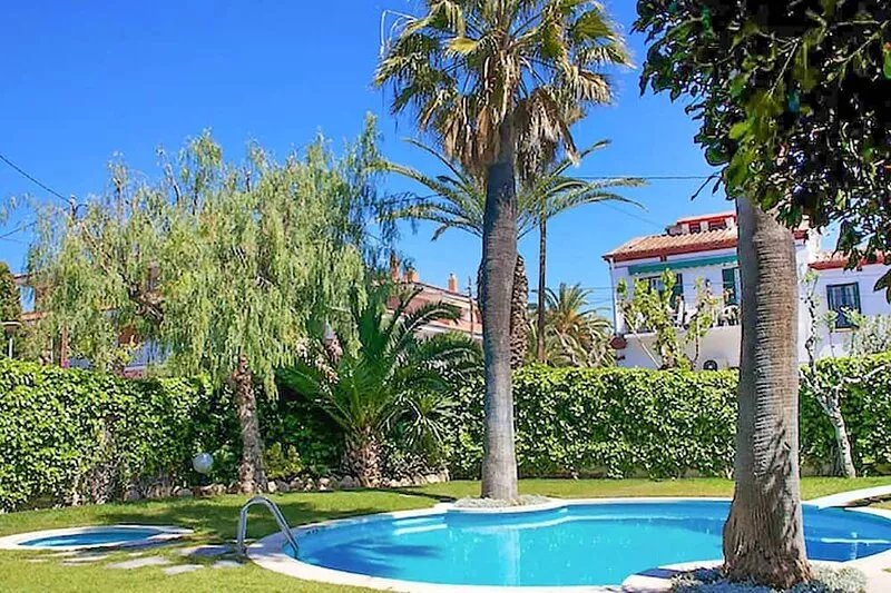LIGHTHOUSE BY BLAUSITGES Bright apartment with pool near the center of Sitges.