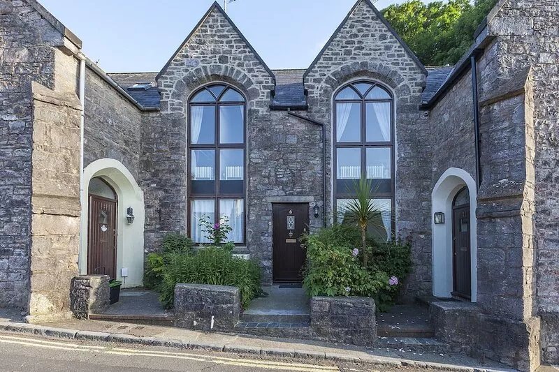 A fantastic location close to Torquay town centre and harbour.