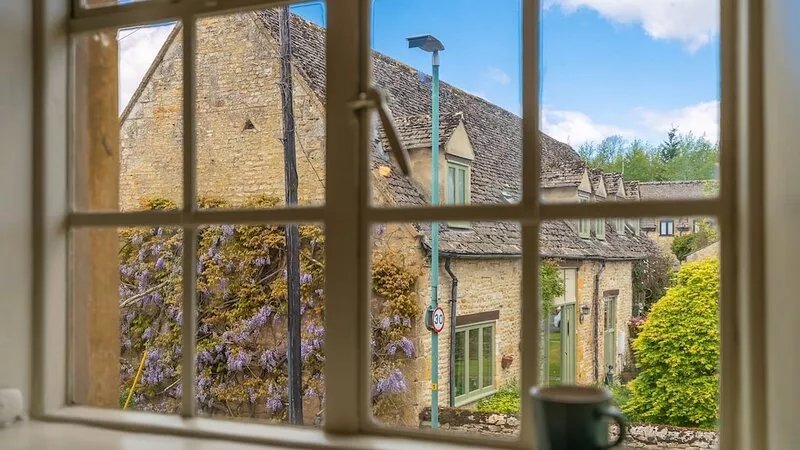 Poppy Cottage - sleeps 4 guests  in 2 bedrooms