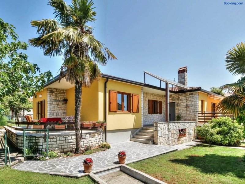 Lovric House With Apartments