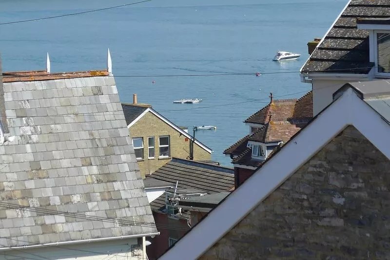 Light, airy 1st Floor Apartment with delightful views over bay and Purbeck Hills