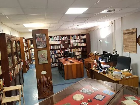 Biblioteca Arturo Chiari