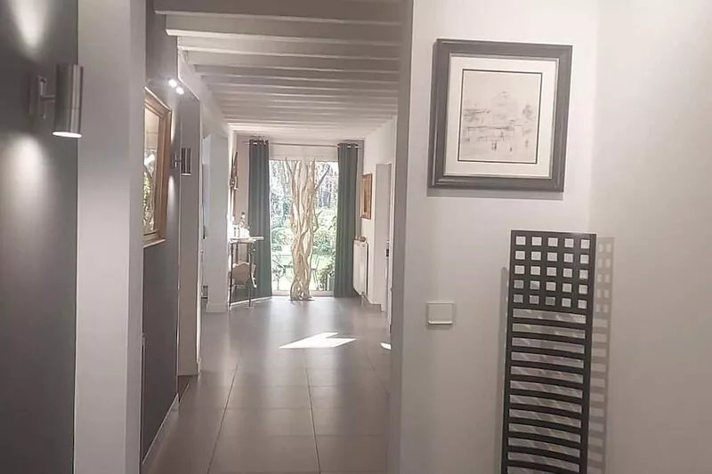 House with indoor pool in golf residence