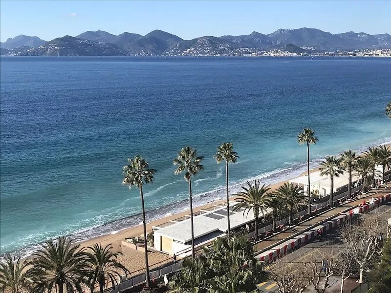 Seafront, panoramic view of Cannes bay, top floor terrace