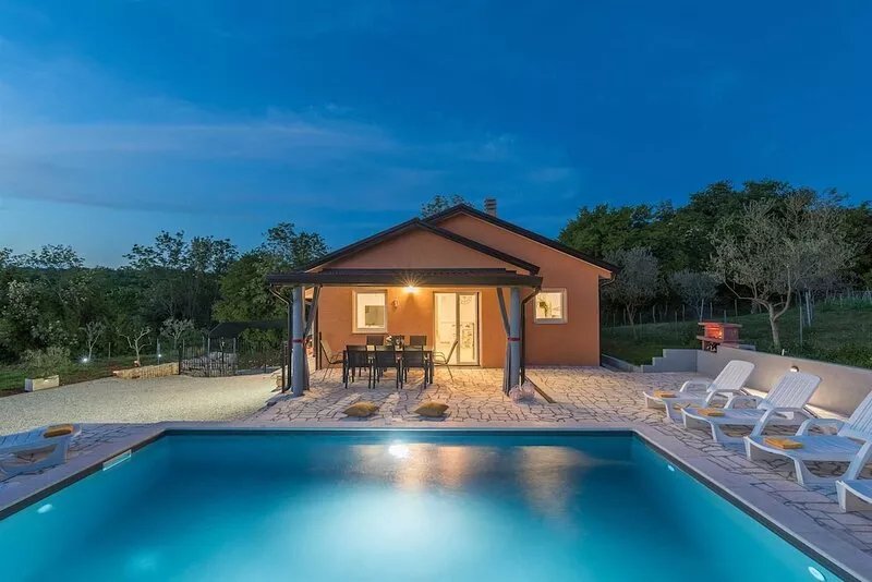 3 BD Villa with Private pool, Jacuzzi and Volleyball Court