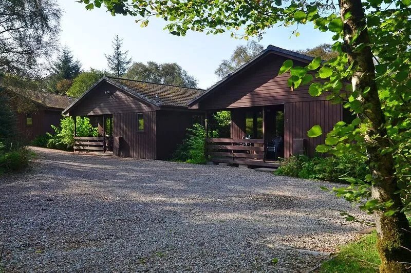 Lodge 4 - sleeps 6 guests  in 3 bedrooms