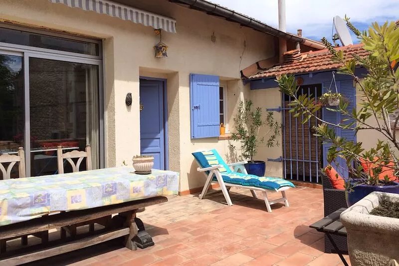 Quiet house not overlooked, 30 m2 terrace 200 meters from the ramparts