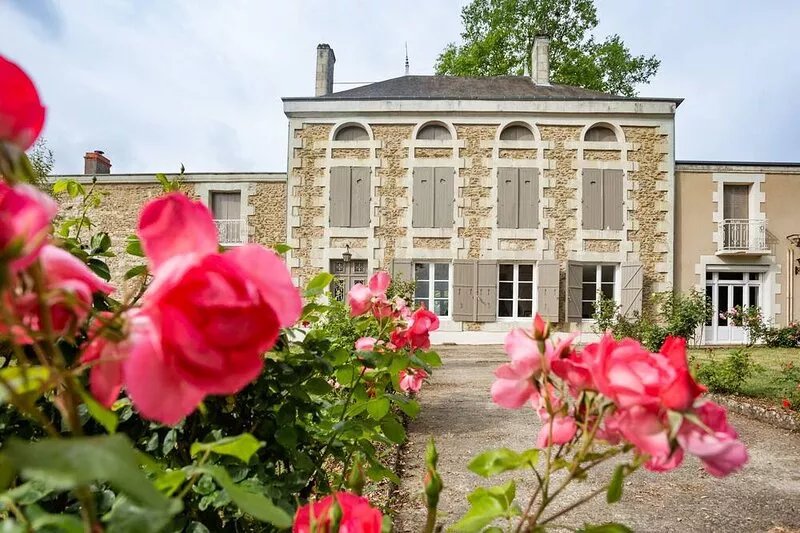 Family home in a wooded park with swimming pool near Futuroscope