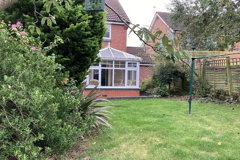 Quiet 3 bed semi detached house with parking