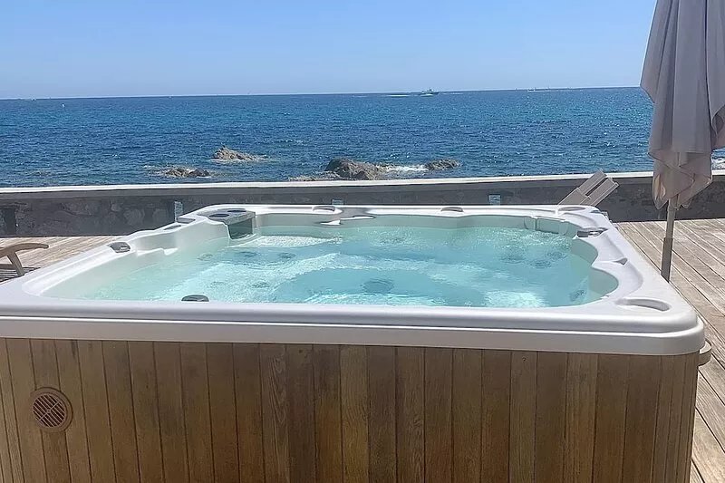St Tropez Gulf, luxury villa, very close to the sea with Jaccuzi Ste Maxime