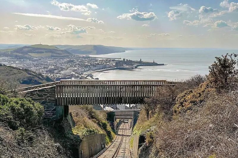 Cliff Railway Apartment