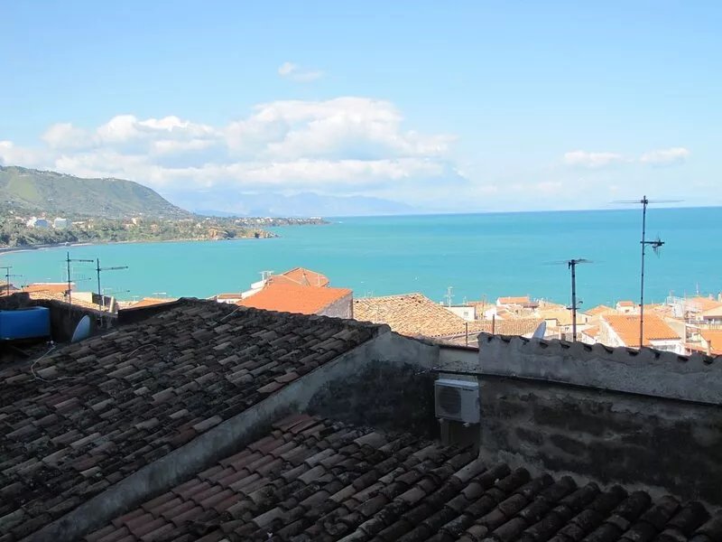 House with character in the historical centre, with terrace and sea view