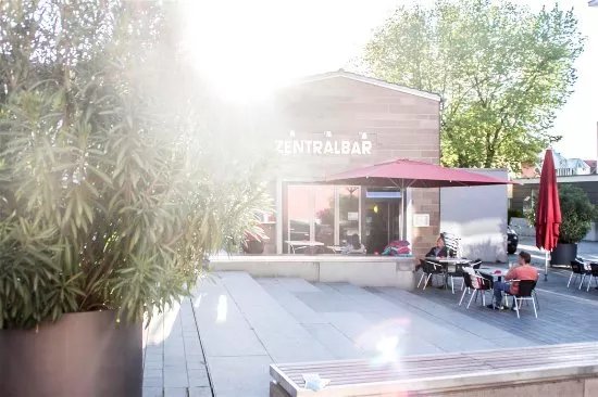 Zentral Bar