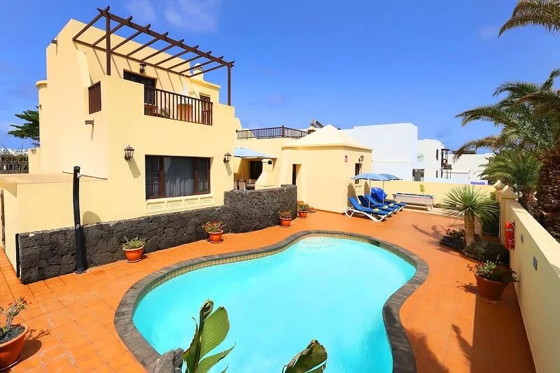 Central Costa Teguise, 4 bed, 3 bath, Pool table, Private Pool