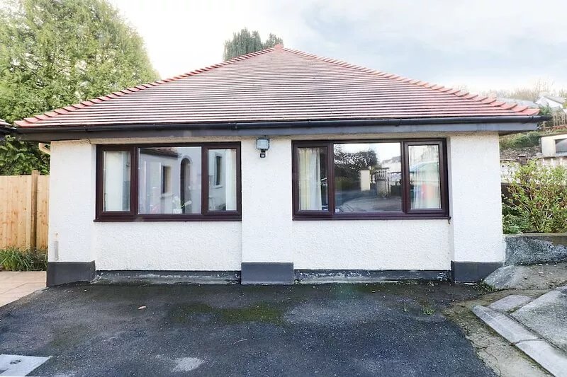 THE GARDEN FLAT, pet friendly, with a garden in Saundersfoot