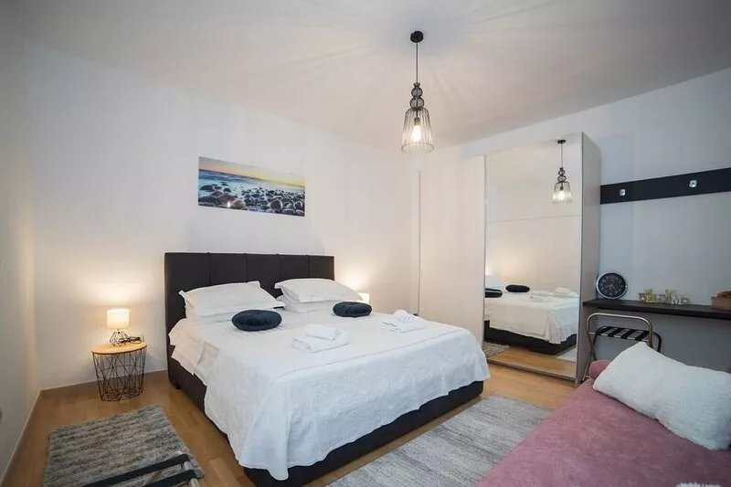 Apartment Faros - Two-Bedroom Apartment with Terrace and Sea View