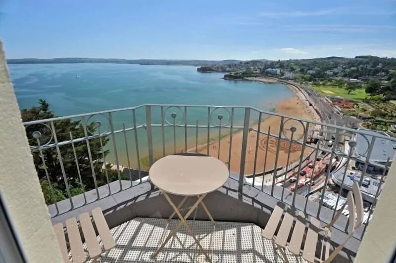 1 Astor House - stunning south facing uninterrupted sea views with balcony