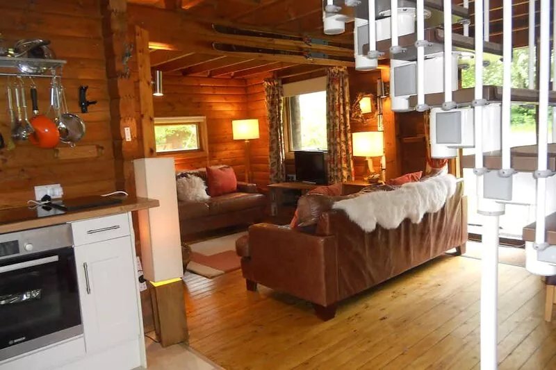 Balvaig River Log Cabin, with wood burning stove, alpine charm on water's edge