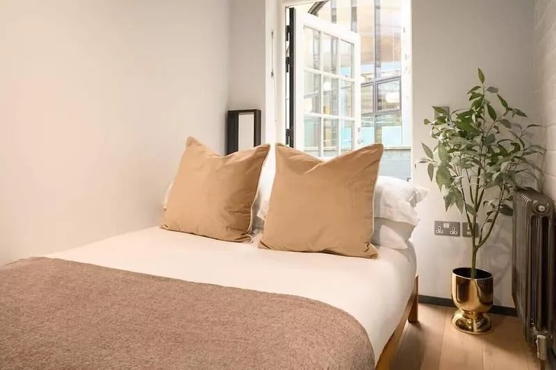 Contemporary and Industrial Apartment in Southwark