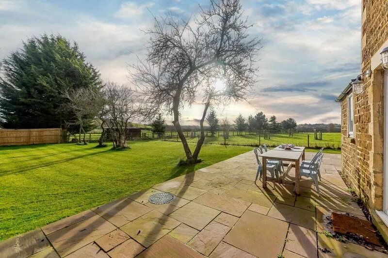 Cotswold country cottage -2 Manor Farm