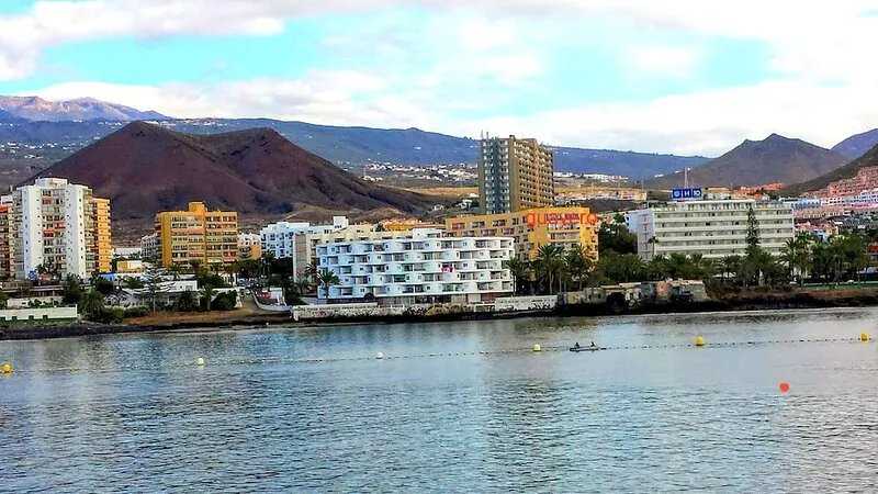 Los Cristianos apartment a few meters from the beach for 65 € night.