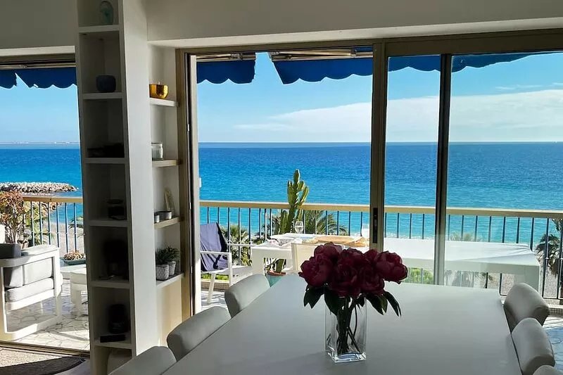 Luxurious waterfront apartment with sea view and mountain view near the