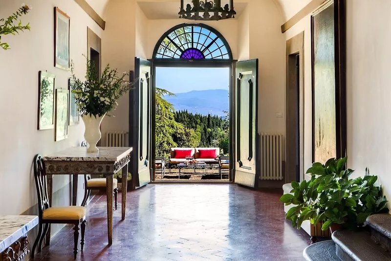 Exclusive 7BR-8BA Villa with pool, a few mins from town, yet in the countryside