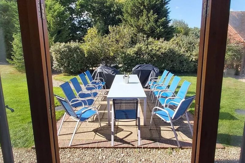 Farmhouse beautiful location rural yet easy access London sleeps up to 24