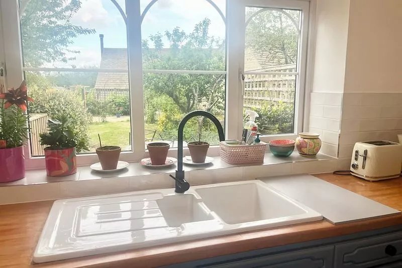 Beautiful Cotswolds cottage with private garden