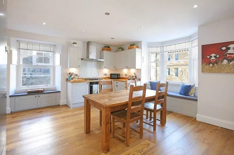 A stylish 2-bedroom apartment in a fantastic location. Sleeps 4 guests.