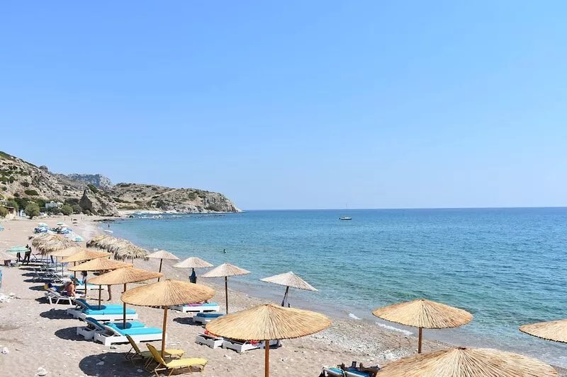 Apartment for 2 people with sea view directly on the beach, restaurants nearby