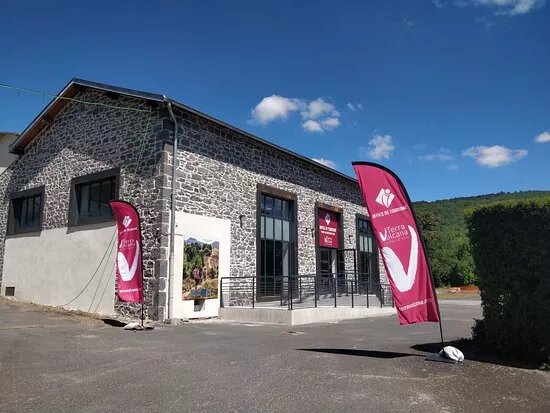 Volvic Tourist Office – Maison Unesco < Chaine Des Puys – Faille De Limagne >