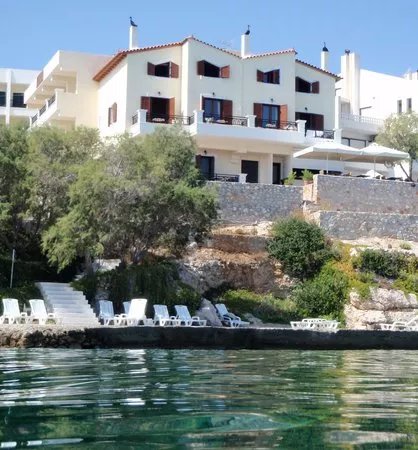 Kekrifalia Hotel, Bar & Restaurant