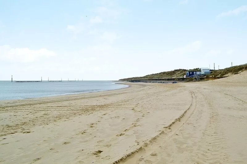Ideally located just 100 yards from the beach making this an ideal base for a