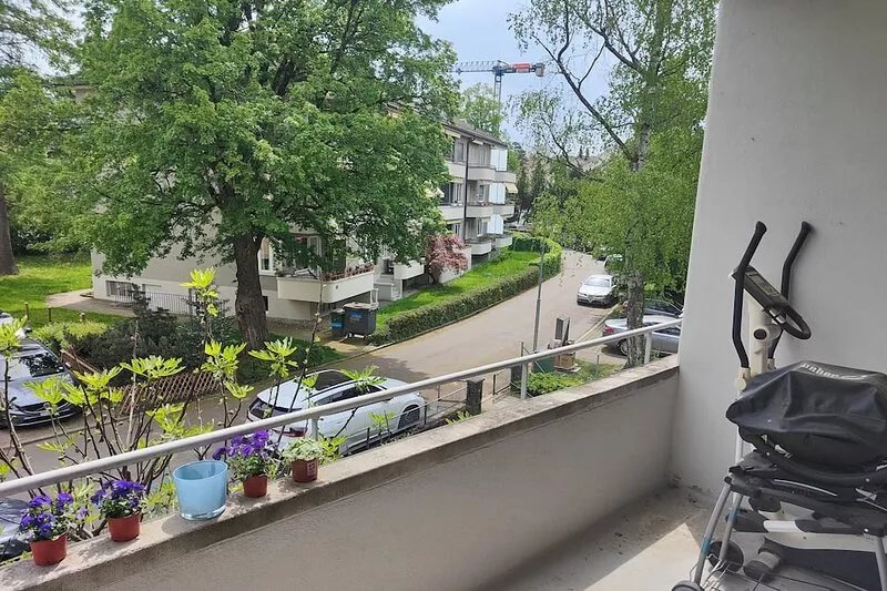 Entire 2-bedroom apartment near central Zurich