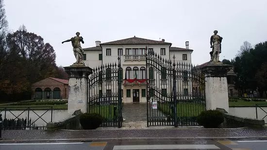 Villa Dona dalle Rose, Romanin Jacur