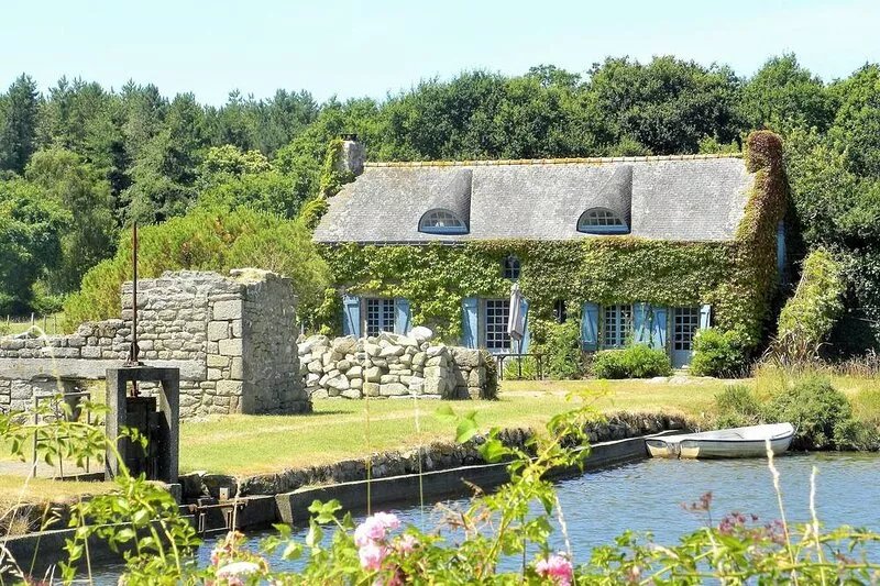 Seaside Cottage with a Large Terrace and Garden