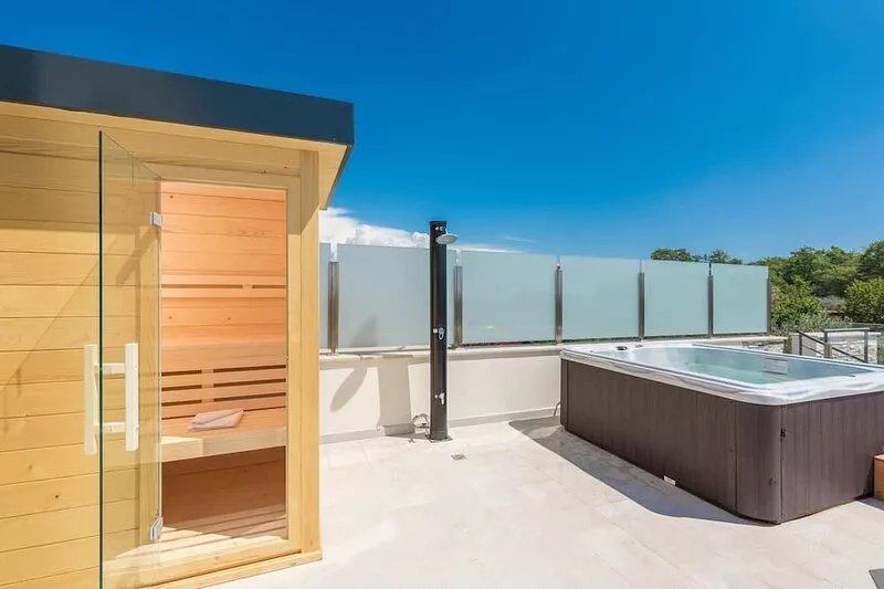 Modern holiday home in Novigrad with swimming pool
