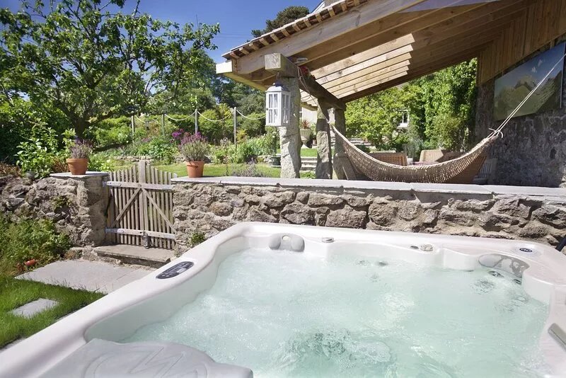 Devon Holiday Home with large garden, hot tub, Sleeps 9. Dartmoor. England